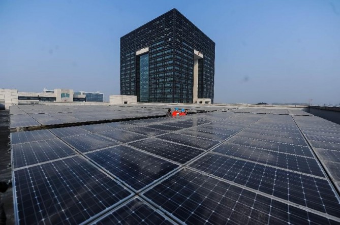 arquitectura con paneles solares