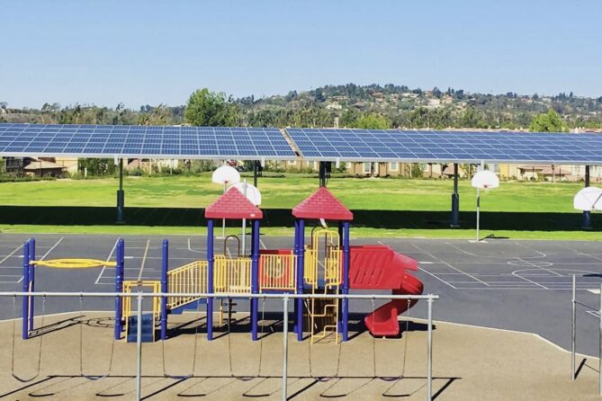 escuelas con paneles solares