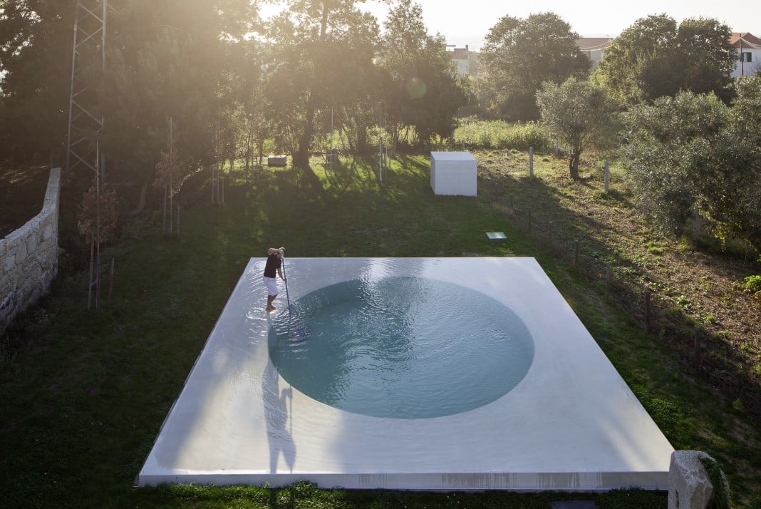 modelo de piscina vanguardista y moderna