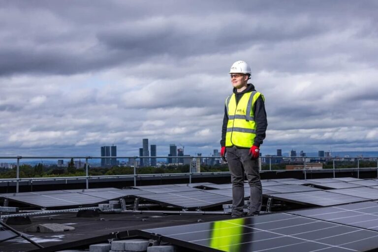 paneles solares en edificios y construcción sostenible
