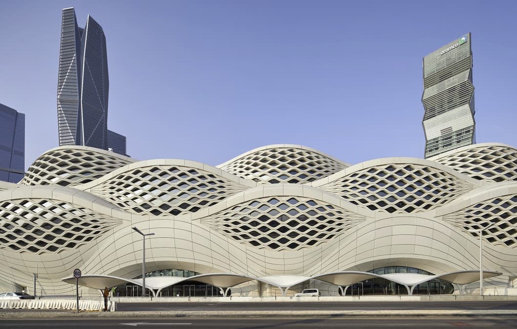 arquitectura moderna estación tren Arabia Saudita