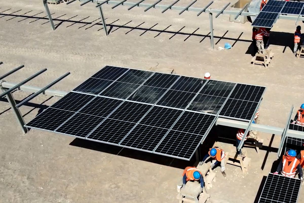 construcción de plantas solares